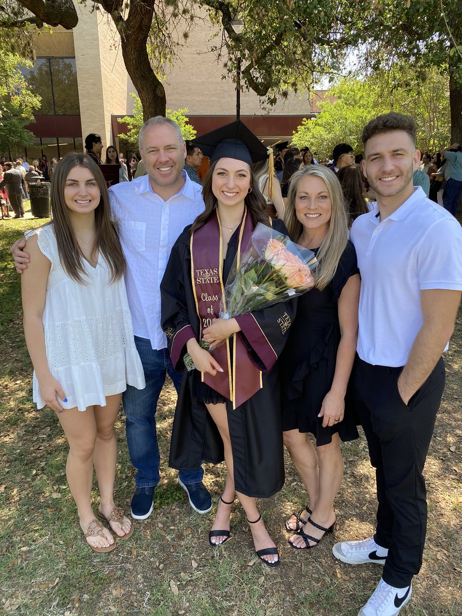 renfroa's tweet photo. She did it! On Saturday Sydney graduated Cum Laude from Texas State University and to say we’re proud of this girl would be an understatement. The last four years have gone so fast. It has been such a joy watching her grow into the amazing woman she is today🎓♥️ https://t.co/xUOA2uS31A
