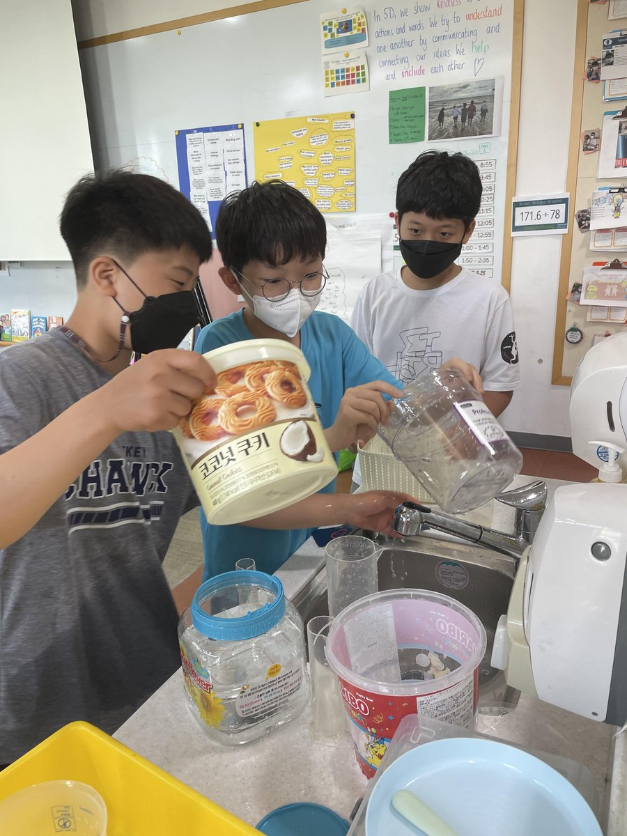 MelissaFleck8's tweet image. Grade 5 students explore different strategies to determine how much space an object takes up. The struggle to think outside the formula was a wonderful learning opportunity. #pypmath #productivestruggle @maisie_bradley @OlsonSKelly