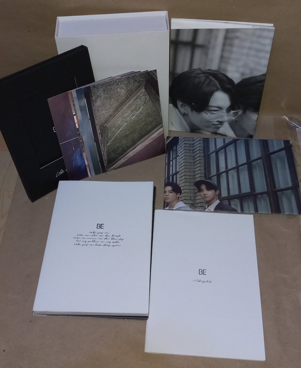 _RamyeonZz_'s tweet photo. Wts lfb
BTS BE DELUXE unsealed
350 pesos unsealed album
+90 pesos for the pcs
Onhand ready to ship https://t.co/yrnLGuTsqw