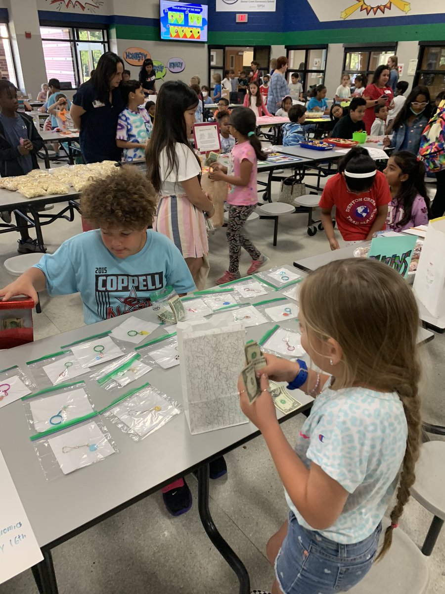 MrsFreeman3rd's tweet photo. Economics Fair!! @DCEtrailblazers https://t.co/xhg40NRfPy