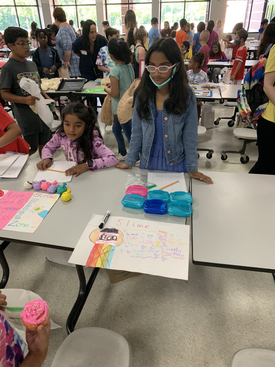 MrsFreeman3rd's tweet photo. Economics Fair!! @DCEtrailblazers https://t.co/xhg40NRfPy