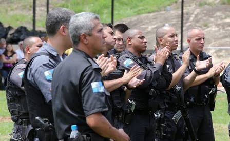 lendasdoasfalto's tweet photo. Os policiais vendo eu chegando arruaçando no postinho https://t.co/QYJYv2Fza6