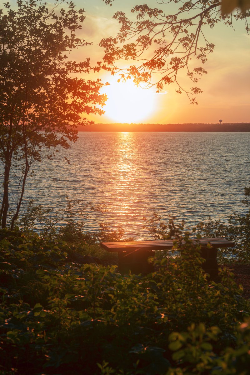 _thecolorfulkid's tweet photo. Sunset at Picnic Point ✨ https://t.co/95gfMIFEuc