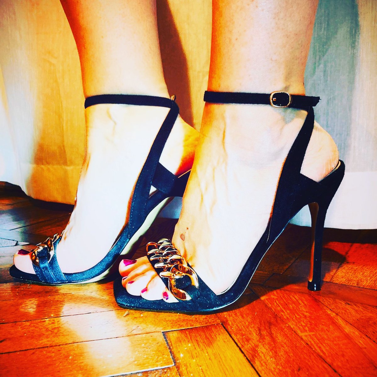 Thegoldenfeet37's tweet photo. My shoes😍#piedi #piedini #piedinudi #piediitaliani #piedinifemminilibellissimi #piedisexy #carpiediem #spiedini #piediscalzi #piedini_italiani #piediniitaliani #piantedeipiedi #piedino #piedimaschili #apiedinudi #piediabetico #piedinibelli #apiedi #piediluco #tacchialti https://t.co/aIcqoRqeXL
