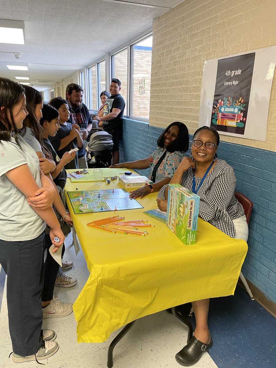 BurnetColts's tweet photo. Family Literacy Night!! Thank you to everyone that attended!! 📚📖 https://t.co/DXIjUwED0T