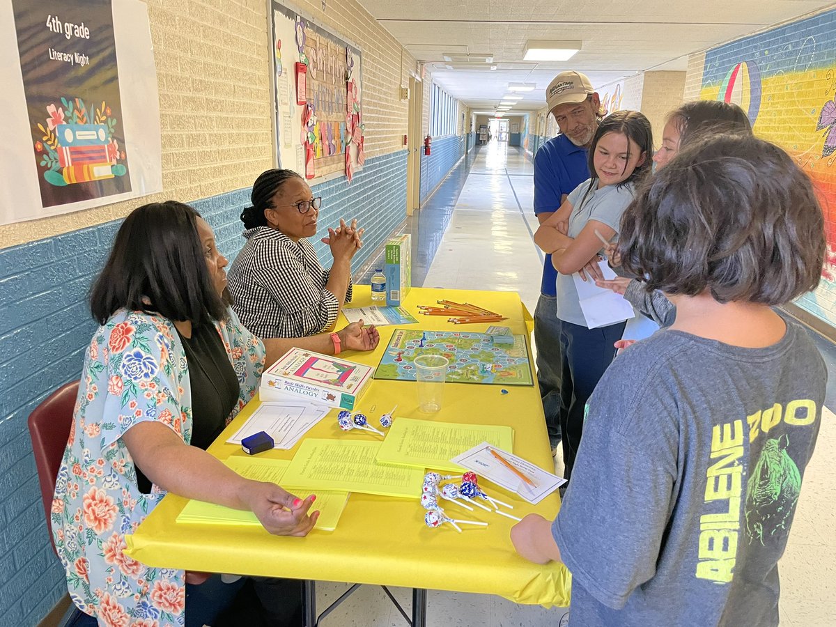 BurnetColts's tweet photo. Family Literacy Night!! Thank you to everyone that attended!! 📚📖 https://t.co/Ief8Tbfcnr