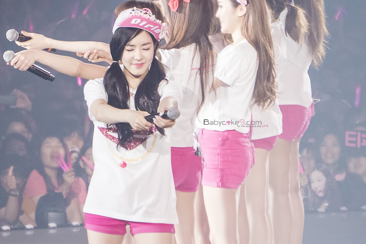 TFany0801_'s tweet photo. คาดหวังเรื่องคอนเสิร์ตต่อเลยได้ไหมมมม 😍 #GirlsGeneration #SNSDcomback https://t.co/eUmRkq64DT