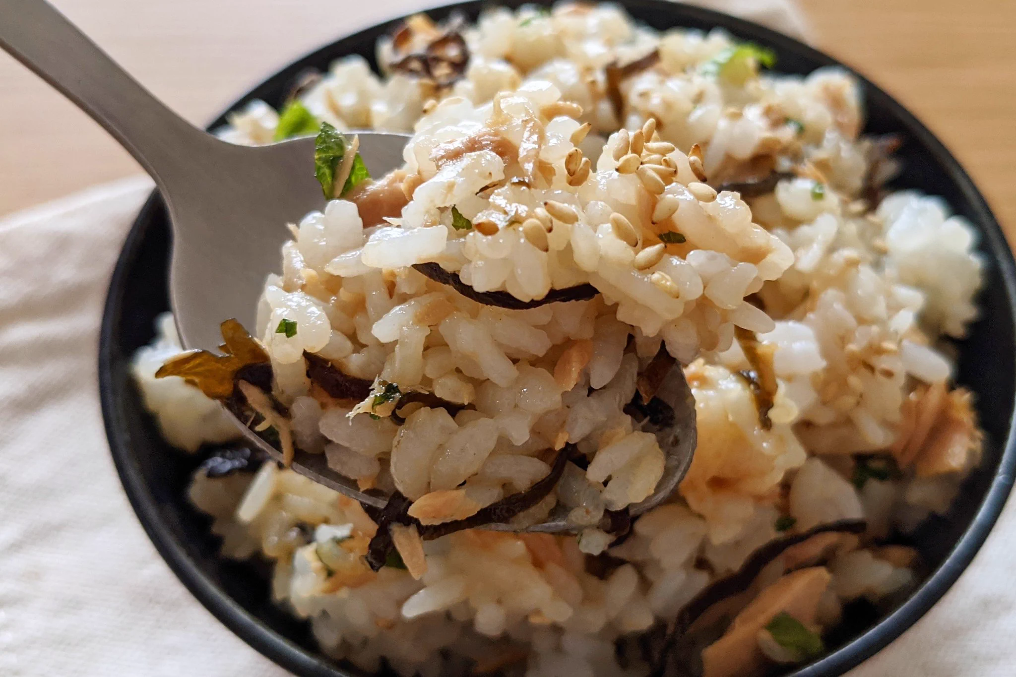 塩こんぶの旨味が広がる！至高の塩こんぶとツナと大葉の混ぜご飯。