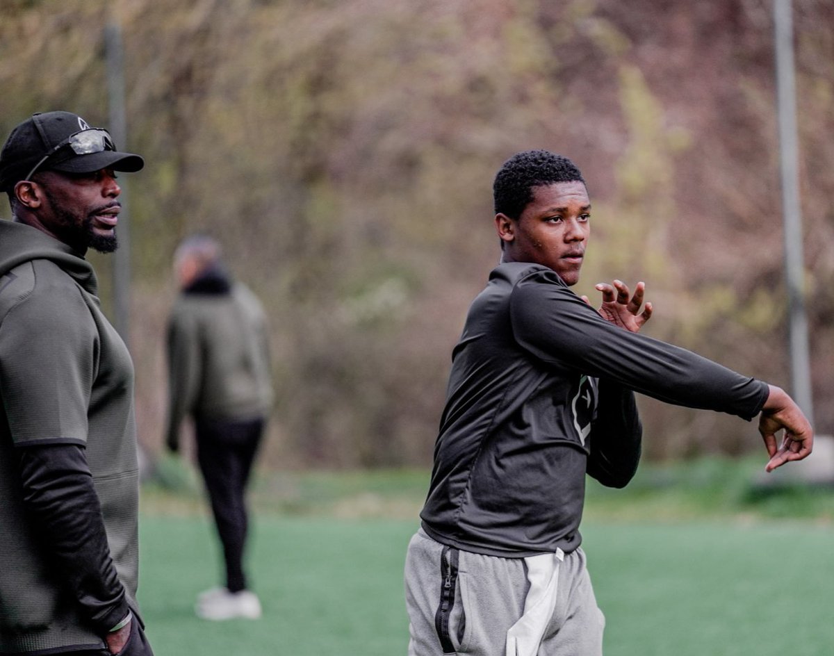 Mad_Qb's tweet photo. One of the greatest ACTS of SERVICE is to PROVIDE KNOWLEDGE. #ServiceLeadership
#ManBuildingMonday
@KahdenDavis 🤝🏿
@LegacyQb
#MADQB #QBVILLAGE #TEACHABILITY #QBHOLISTIC #TheQbLegacy 💫 #TheVIQB https://t.co/yXptyG7elx