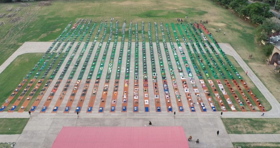 DrJaideepArya's tweet photo. #Panchkula Mega #Yog_Shivir in presencecof Thousands Yog Sadhaks and #ITBP  soldiers organised by AYUSH deptt and Haryana Yog Aayog @YogAayog_HRY
Ex Central Minister 
 Sh Ratanlal Kataria ji #loksabha_MP #Ambala
appealed to all to adopt Yog as way of Life to b more productive. https://t.co/cWCokt8wiA