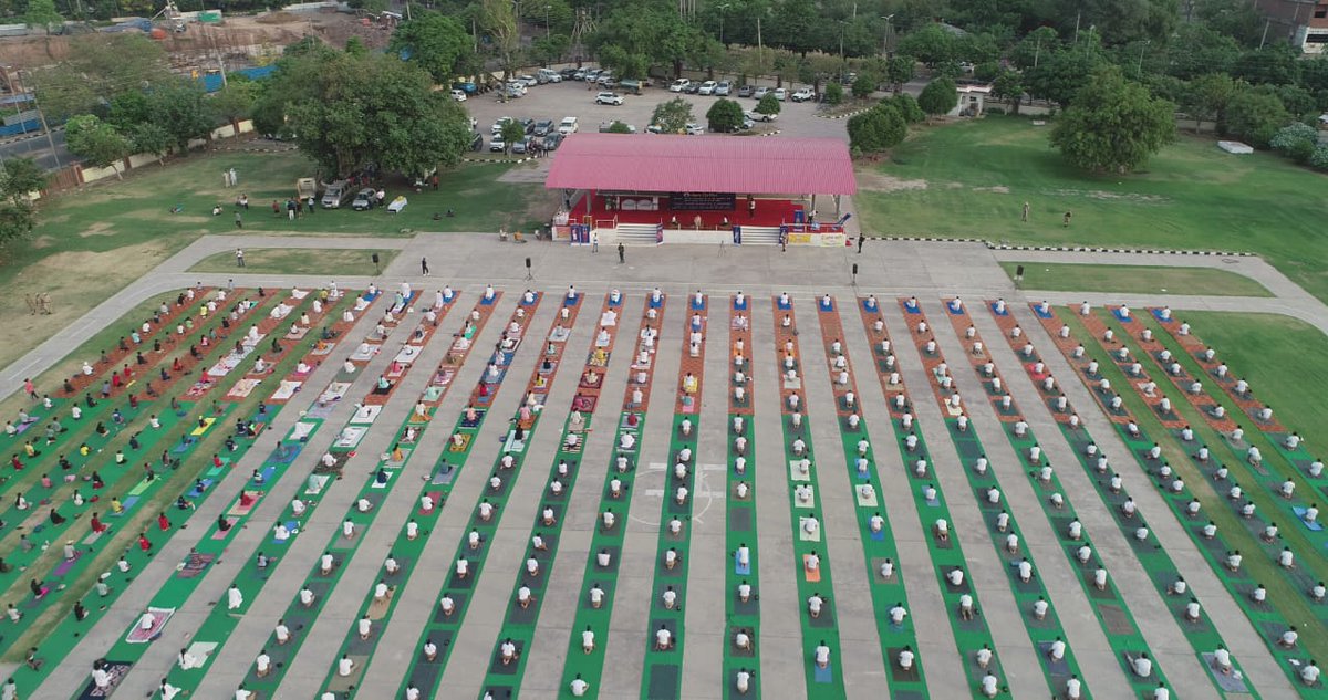 DrJaideepArya's tweet photo. #Panchkula Mega #Yog_Shivir in presencecof Thousands Yog Sadhaks and #ITBP  soldiers organised by AYUSH deptt and Haryana Yog Aayog @YogAayog_HRY
Ex Central Minister 
 Sh Ratanlal Kataria ji #loksabha_MP #Ambala
appealed to all to adopt Yog as way of Life to b more productive. https://t.co/cWCokt8wiA