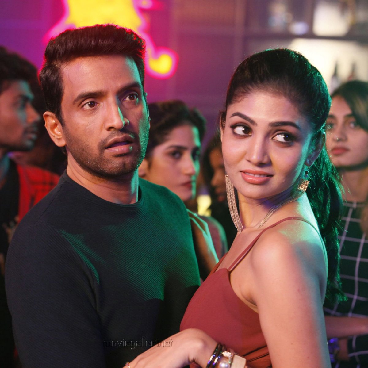 Santa_Thiru143's tweet photo. Good morning tweeps 😍💗👀 

#GuluGulu #AgentKannayiram #Mondayvibes #Santhanam 

@iamsanthanam 😊 https://t.co/ervRaRKZq8
