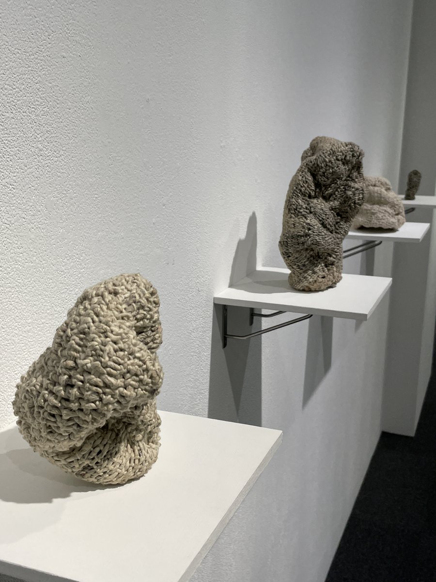 jinengallery's tweet photo. 本日初日☁️🎊
19時迄営業中
2022年5/17(火)〜5/29(日)
【A室】#岡野奏恵 展 - Missing-link -
【B室】#枝元郁 展 - #untitled -
#art #contemporaryart #stonecarving #papermodeling #kanaeokano #kaoruedamoto #missinglink #石彫 #大理石 #生物 #立体 #堆積 #古書 #集積 #日本橋 #小伝馬町 #馬喰町 https://t.co/L4nlhXliA1