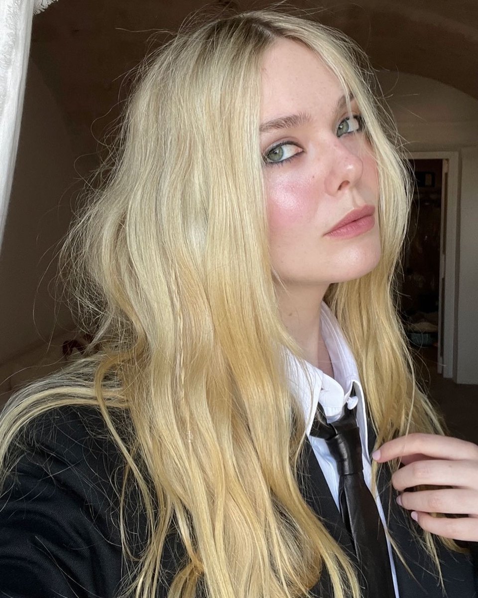 ellesthinker's tweet photo. she looks too good https://t.co/6tHdC2aw4y