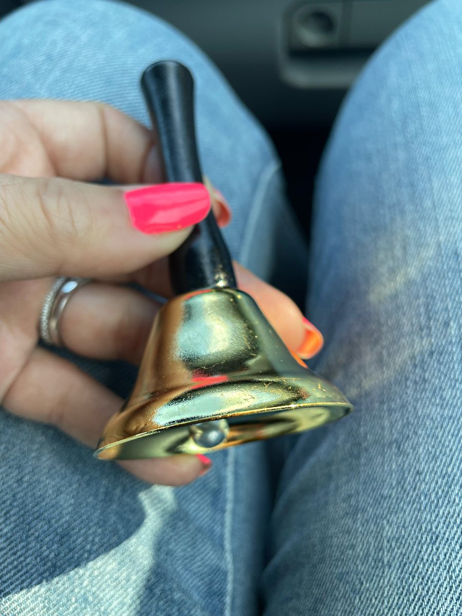 ko14's tweet photo. 16 rounds of chemo, double mastectomy, 30 rounds of radiation✅ not only did I get to ring the bell - I got to take one home 🎉 two more surgeries to go! #breastcancer #cancersurvivor 💕 https://t.co/PvOxY6ztBT