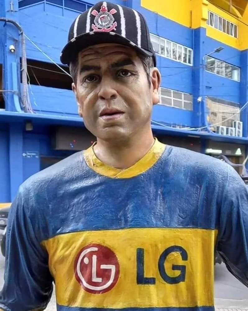 povotime1910's tweet photo. Colocaram um boné do Corinthians no Riquelme KKKKKKK a Fiel é FODA! https://t.co/X1gvJuzeFK