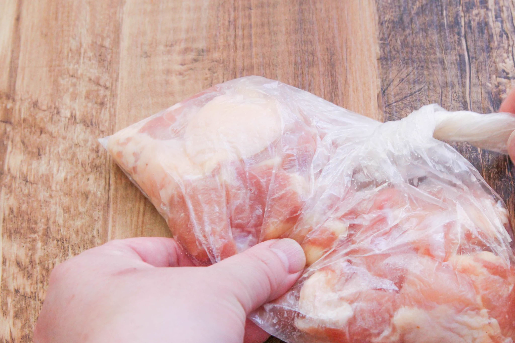 何個でも食べられちゃいそうな味？！少ない量の油で作れちゃう「唐揚げ」レシピ！