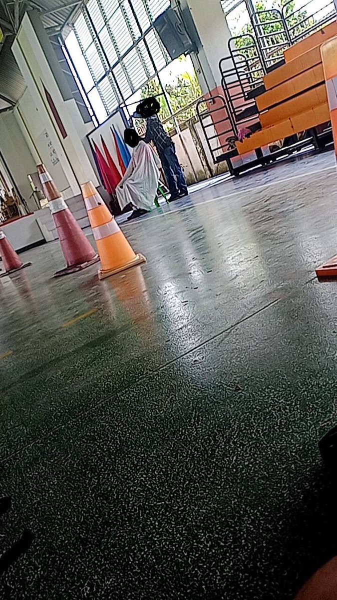 xyaba921's tweet photo. เมื่อไหร่จะเหมือนรร.อื่นหรอคะ หลายรอบแล้วนะรร.นี้  #โรงเรียนชื่อดังย่านวัชรพล #ยกเลิกเรื่องทรงผม #โรงเรียนสับปะรด https://t.co/RKaVATljGc