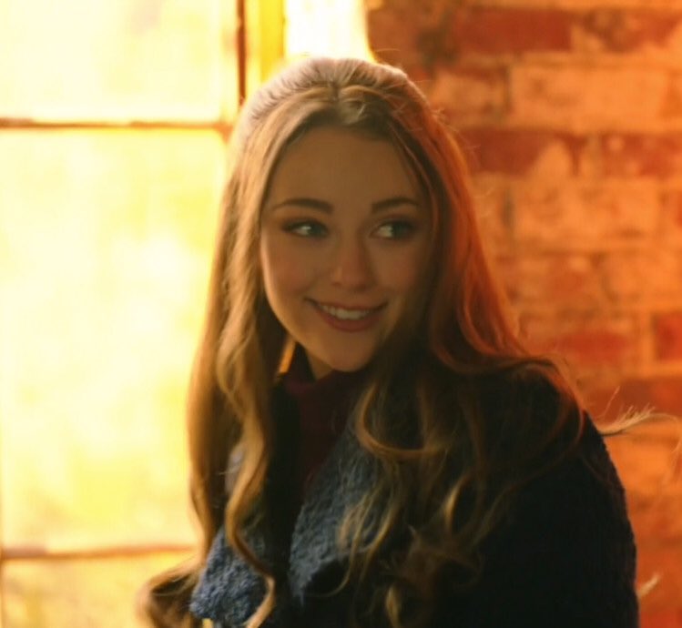heylegacies's tweet photo. please don’t take her away from me #SaveLegacies @netflix @hbomax @TheCW https://t.co/JIMd5cxjR4