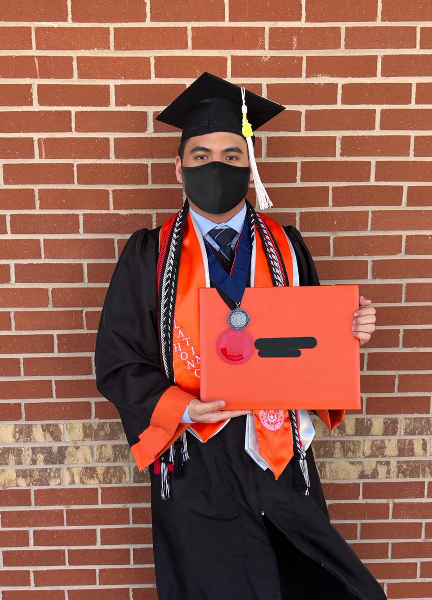 folksreputation's tweet photo. I graduated last week with my bachelors degree in psychology and minor in computer science. Also got the Summa Cum Laude honor!

Of course my graduation cap has to be Taylor Swift related 🎓!!

#22GraduatesVersion https://t.co/pnU0p3hXfq