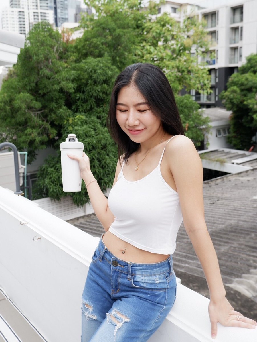 mammy168's tweet photo. เป็นคนไม่ถือตัวค่ะ…ถือแต่แก้ว🤍

📷 นู๋รุ้ง 🌈

#amwaycreators #amwaycreatorsth 
#workation #nofilter #bhouse49bangkok https://t.co/huZjJSNIsR