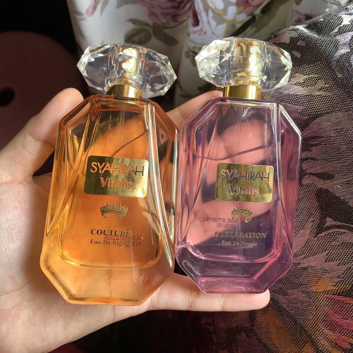 jiicantik's tweet photo. kalau korang nak cari perfume yang bau macam designer perfume, tapi murah, i suggest korang beli ni, senang nak dapat + boleh jumpa dekat watsons/guardian

dekat thread i (bagitahu) bau dia macammana ✍🏾��🏾 https://t.co/Wlr7P7dhFQ