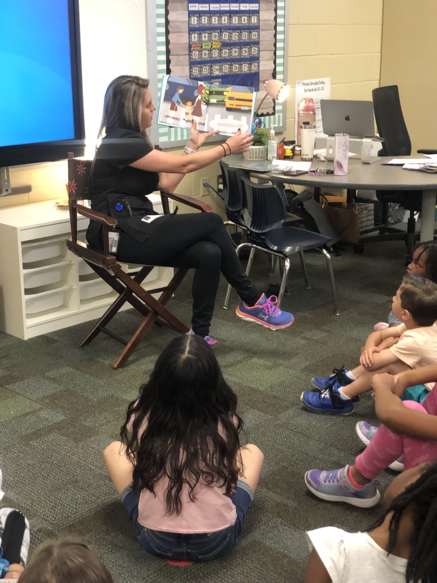 ⁦<a href="/BearCreekElem/">Bear Creek</a>⁩ #teambce  Thank You Ms. Guidry for reading to us about Kindness!! We LOVE our BCE Parent Readers💕💕💕