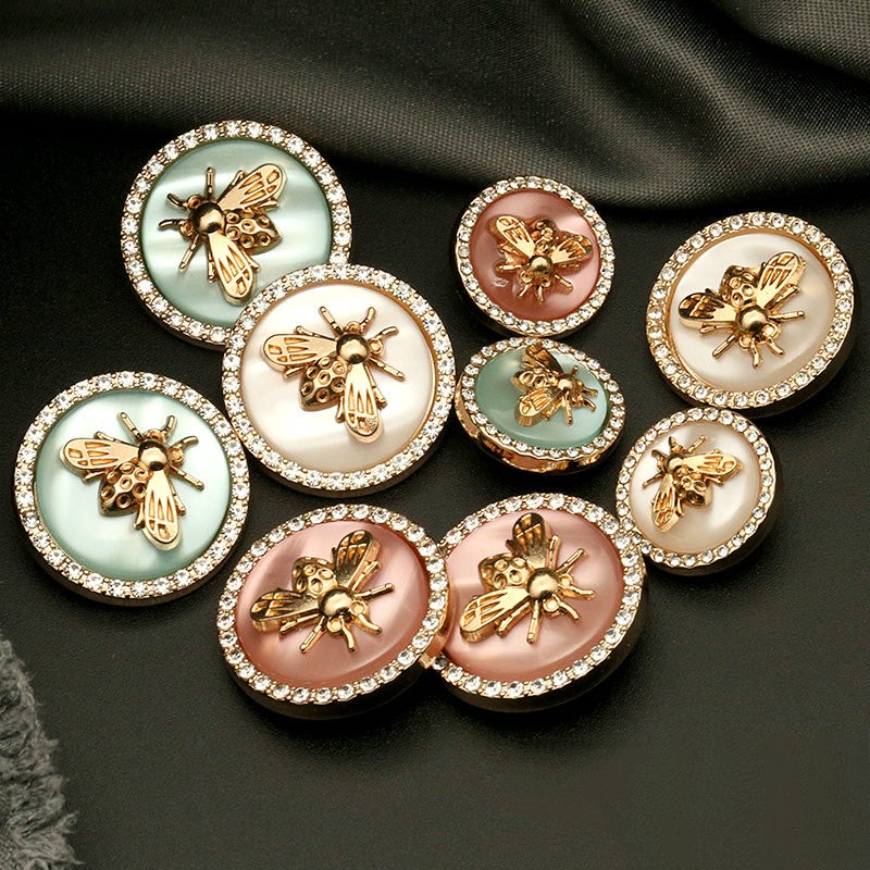 AKAT_HOME's tweet photo. #fabulous #Retro #vintage #Bee #sewing #button  #Sewingbee

 https://t.co/yEyhedfNvp https://t.co/aqbfexNWMi