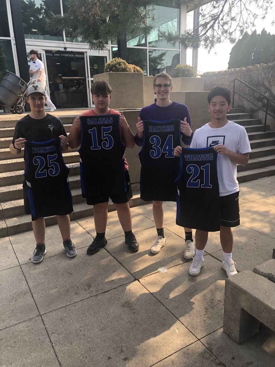 Husky Hoops tweet media