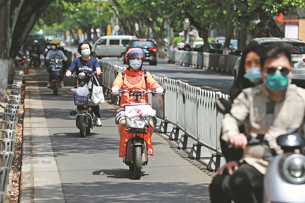 DiarioPovo's tweet photo. #Shanghai divulga plano faseado para retorno à #normalidade
As atividades comerciais e a vida cotidiana em Shanghai devem voltar ao normal no final de junho, de acordo com um plano de três fases anunciado na segunda-feira pelo vice-prefeito Zong Ming. https://t.co/RyLM2FSYcH https://t.co/vSrRRwFHoK