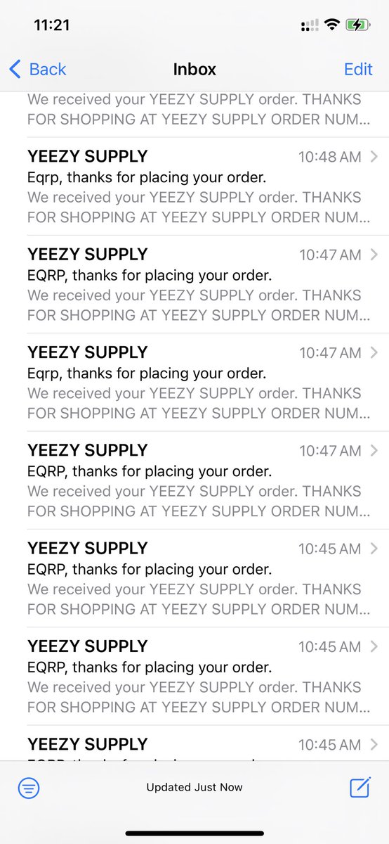 DNS_Resell's tweet photo. Over 900 pairs of Yeezy slides with Onyx and pure and green dm me if you want https://t.co/VzOlEBKD3w