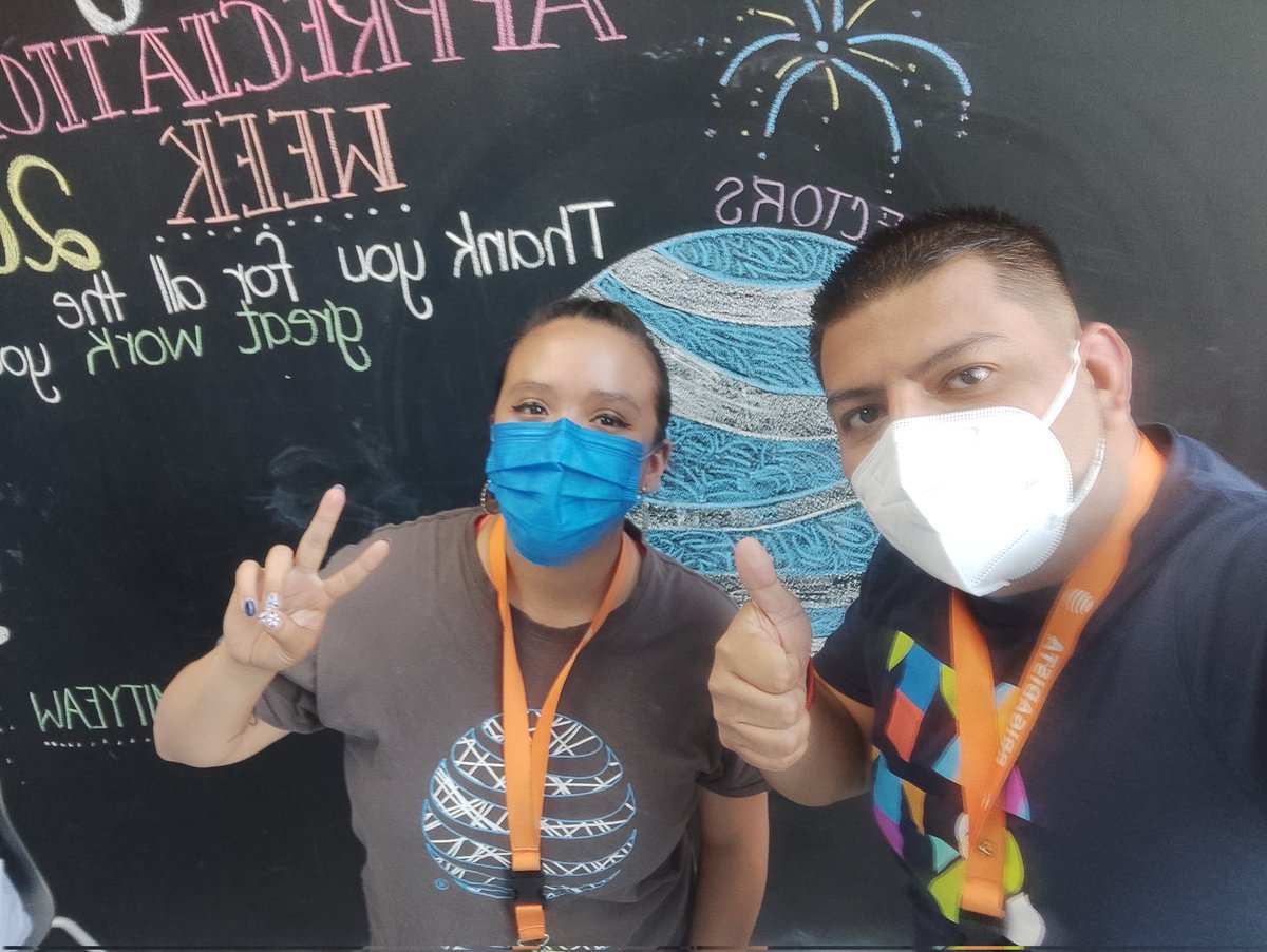 Kicking off Employee Appreciation week, with some delicious burgers. And sharing our AT&amp;T pride. Love My job! #PROXIMITYEAW
#FocusOnYou 
#LiveAtATT

@mexicollectors @SolizStrong