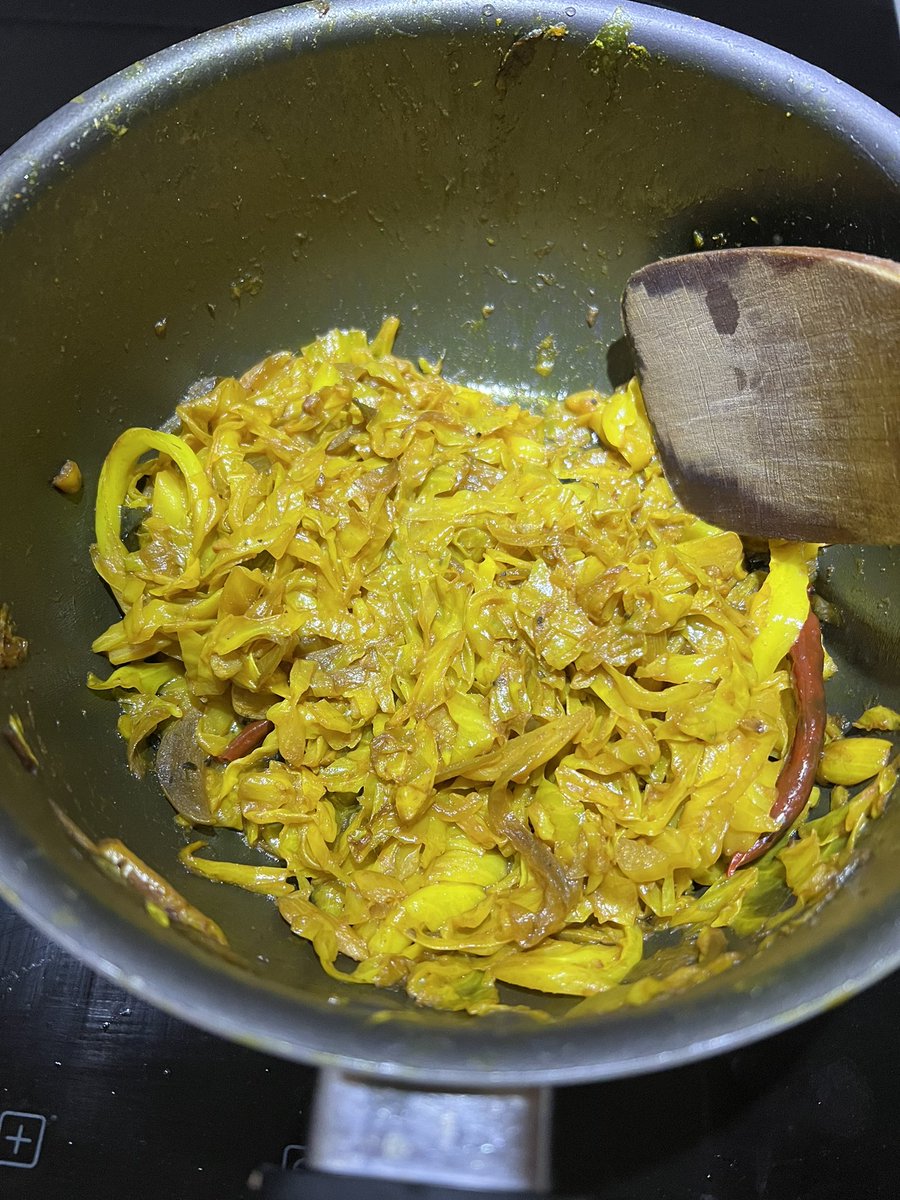 ainaazulkifli's tweet photo. Always trying make sure I get in line and my sik kandaq fix - daging masak hitam and kobis kunyit. #wheninnz https://t.co/8TZWIKTEM8