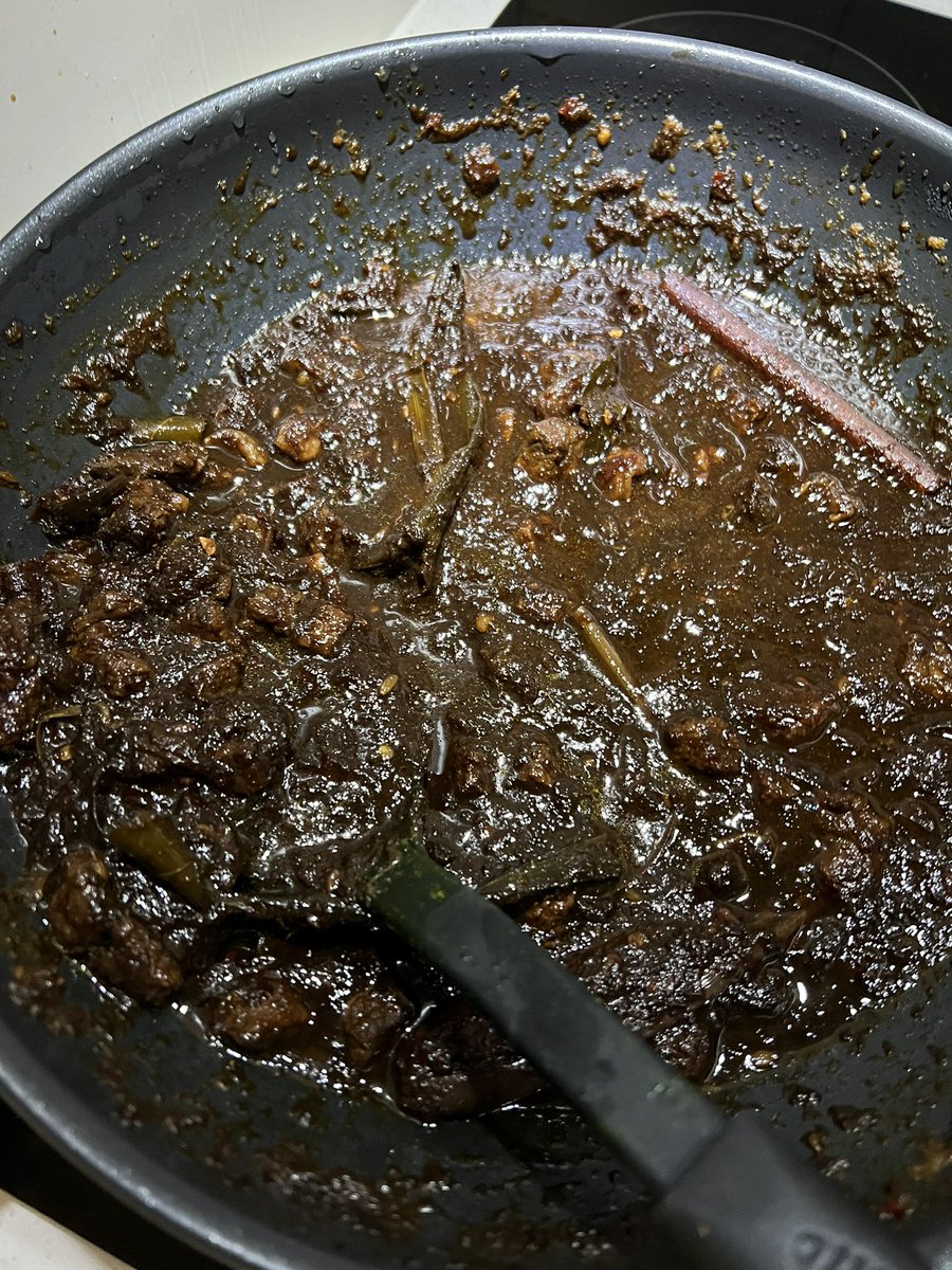 ainaazulkifli's tweet photo. Always trying make sure I get in line and my sik kandaq fix - daging masak hitam and kobis kunyit. #wheninnz https://t.co/8TZWIKTEM8