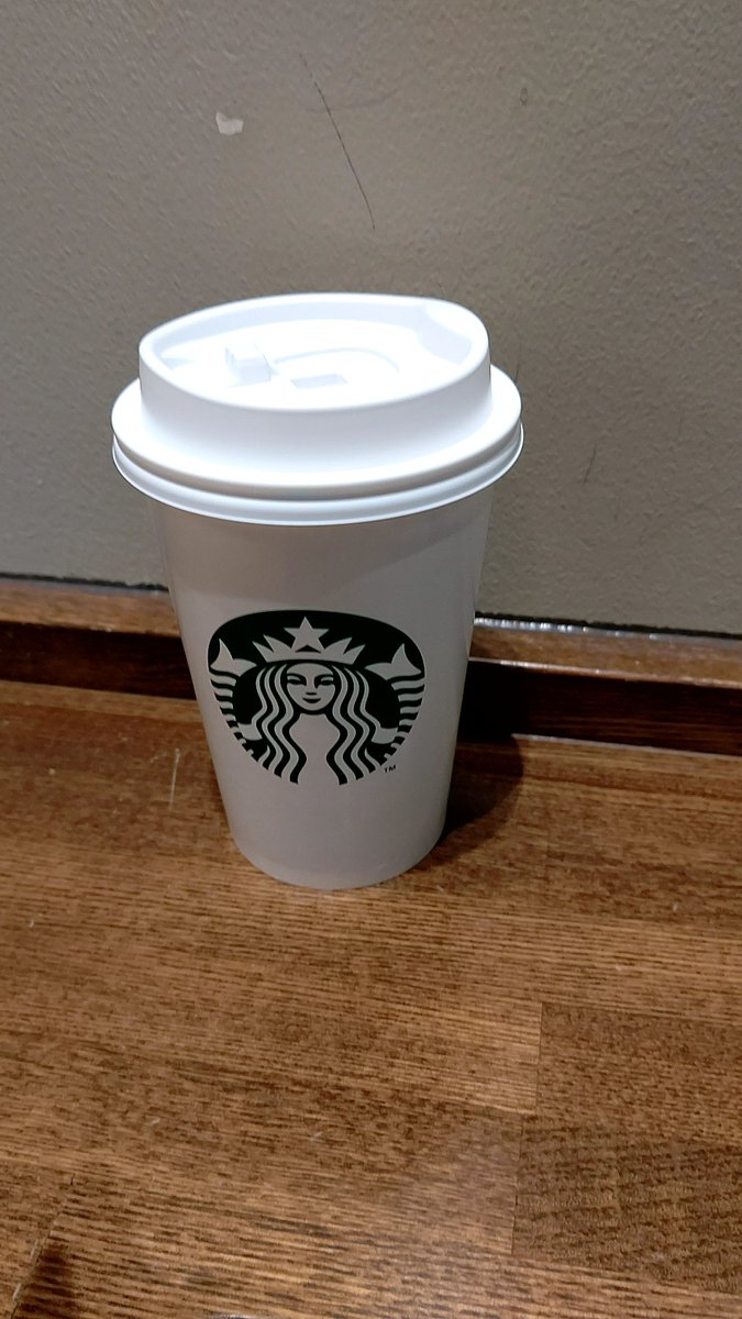 sovietproblem's tweet photo. 久し振りのスタバ☕️
誰か来ないかな？
#仙台
#スターバックス https://t.co/fg1Nj6bL5C