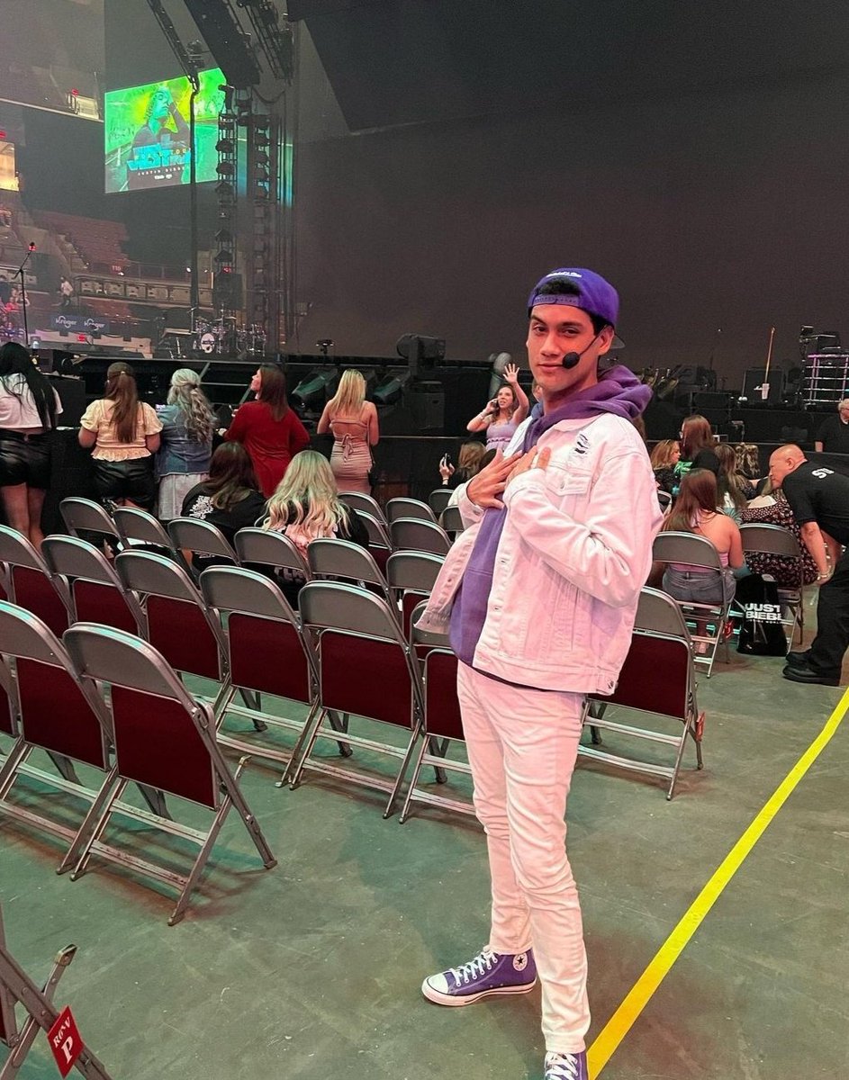 Tetenko2's tweet photo. Podemos hablar de nuestro poto favorito y su outfit para el concierto de Justin Bieber? #GiacomoMiPotonFav https://t.co/VhcYFw1MvJ