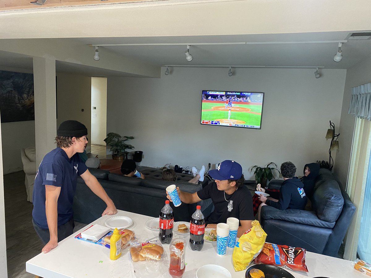AndyBeltowski's tweet photo. Buena baseball pre game meal! Semi final game game tomorrow at Moreno Valley. Let’s go DAWGS! @_BHS_Baseball @BuenaAthletics https://t.co/VCIpSttPuX