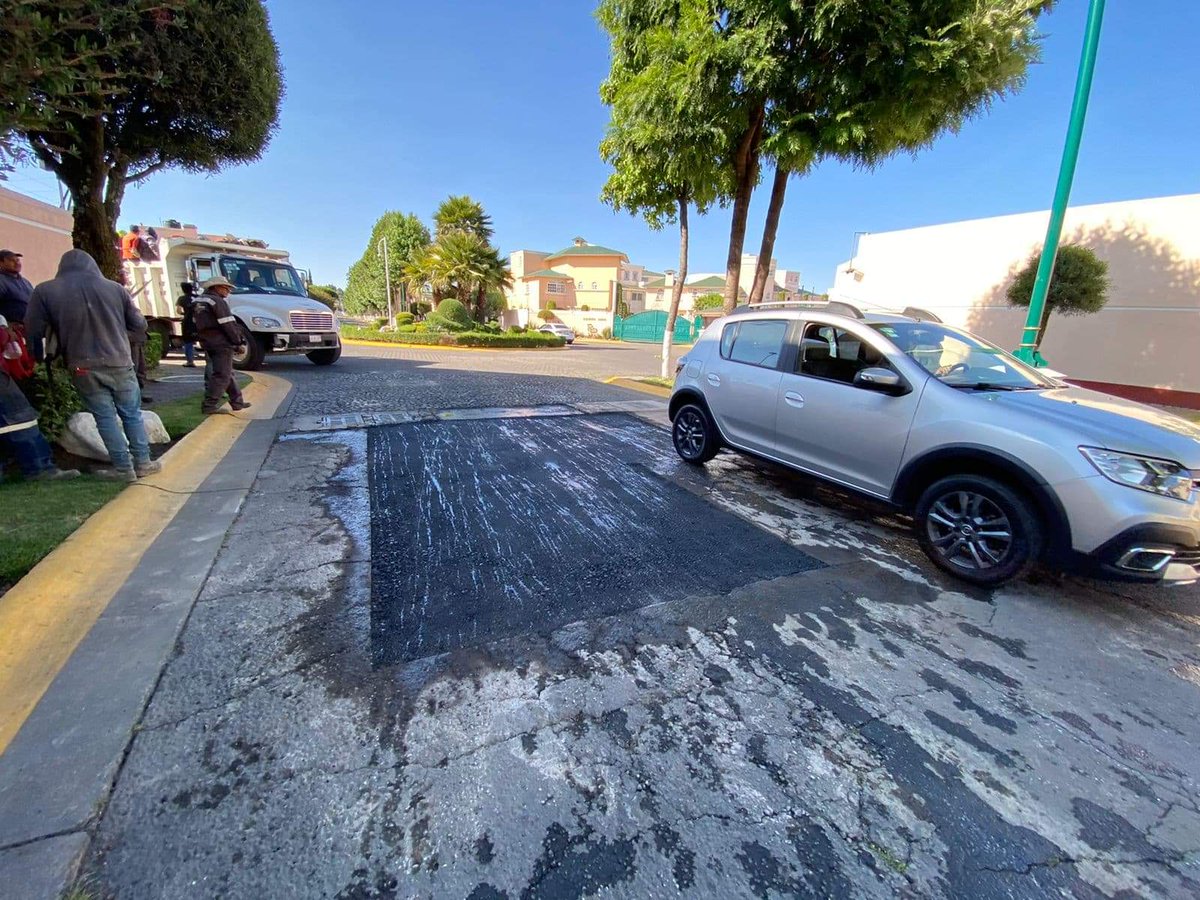 MadrazoVallejo's tweet photo. La ejecución de bacheo que realiza @ObrasPublicas22 es una de las actividades prioritarias
¡Hoy #Lunes!📍Real de Arcos entre Leona Vicario y Benito Juárez
#JuntosJalamosMejor
#ADarleDuroYConTodo https://t.co/MqHD0daeiH