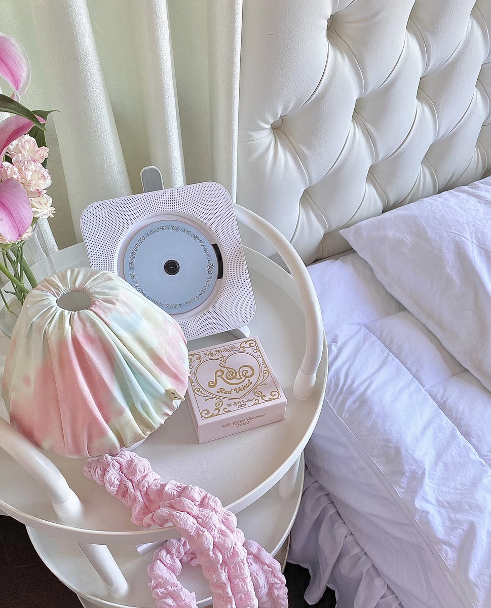 cham__bucket's tweet photo. mornings at my bedside💘⛅️🌷 https://t.co/wtaLqIVTEn