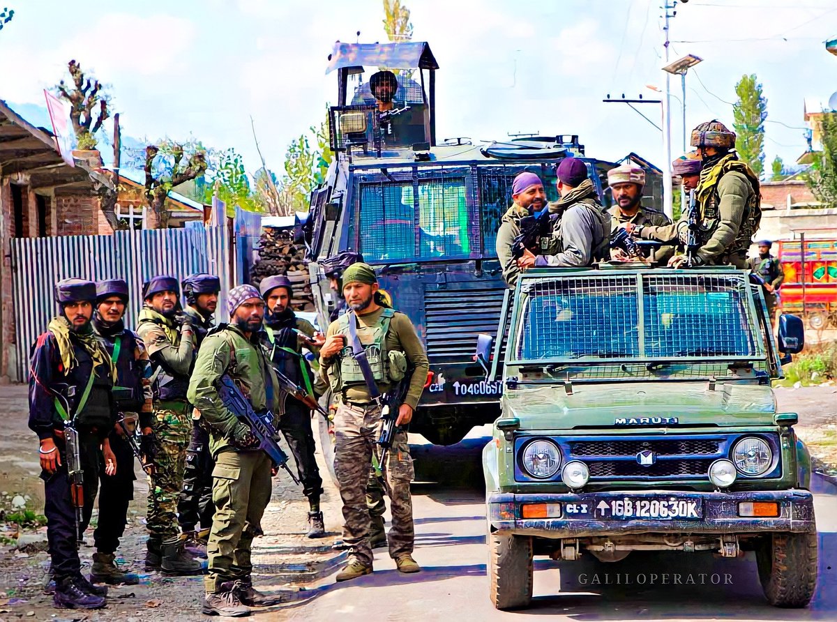 galiloperator's tweet image. Brotherhood (भाईचारा) 🫂
.
Pic cr:- To its respective owner 
.
#IndianArmy #paraspecialforces #parasf #RashtriyaRifles #ghatak #commado