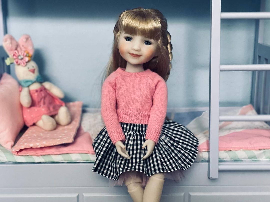 rubyredtoys's tweet photo. Post your photos of Let Your Light Shine Sara for the chance to win our photo of the month competition!
Thank you @my_rubyredlife for this adorable photo!
#rubyredfashionfriends #photographycompetition #dollphotography #rubyredtoys https://t.co/bzhq7vj10W