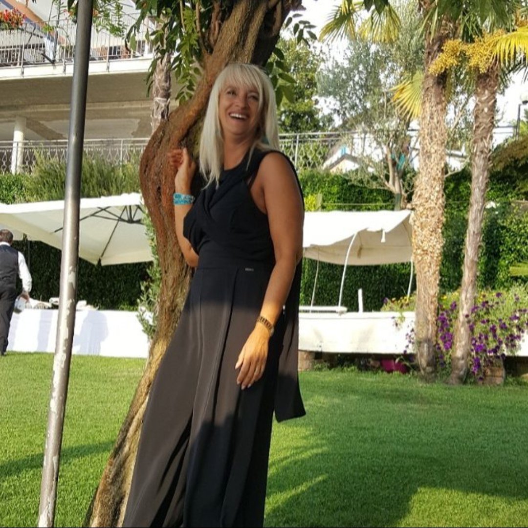 ehmobasta's tweet photo. Un sorriso, #daSolo ,
non significa felicità.
Ma, regalarne uno a chi ti ama,
ti farà un gran bene...
#unTemaAlGiorno
#BuongiornoATutti ❤️
#family
#NewProfilePic https://t.co/SKJ8FP8FWC