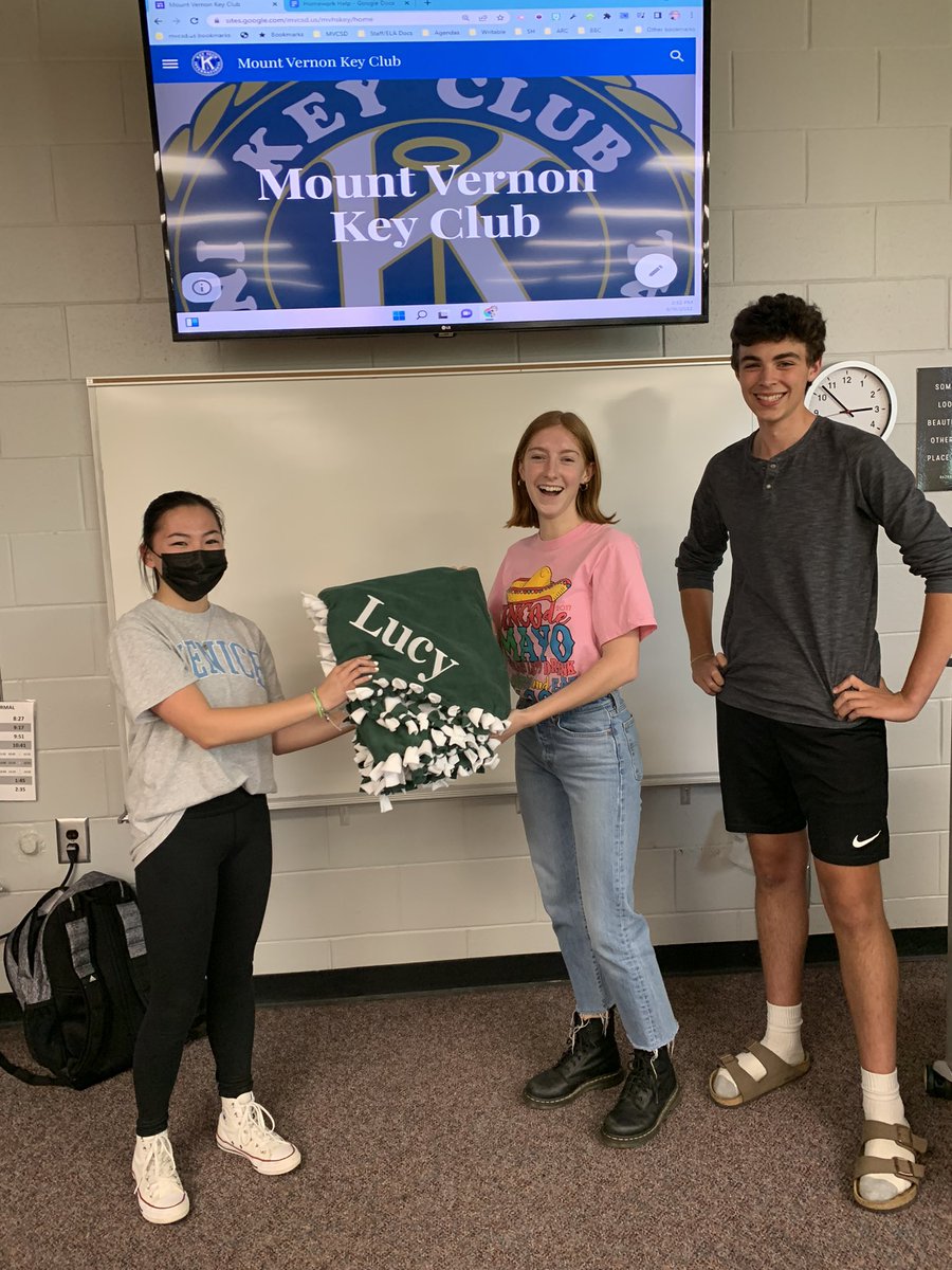 Keaton_EngTeach's tweet photo. Honored our only senior board member with the traditional senior college blanket. Good luck @lucyogle1 at Ohio University. We will miss you! ❤️ @MVHSKeyClub https://t.co/3z0iFPS5Tv