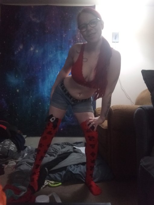 Doing a dab then strip time. Terrible noic quality sorry. Lol just wanted to share the outfit. https://t