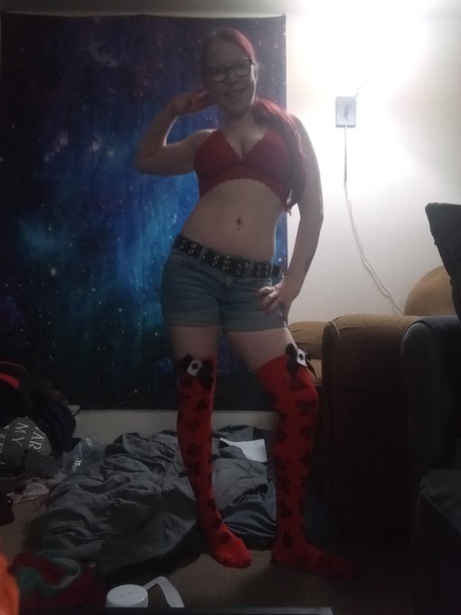 Doing a dab then strip time. Terrible noic quality sorry. Lol just wanted to share the outfit. https://t