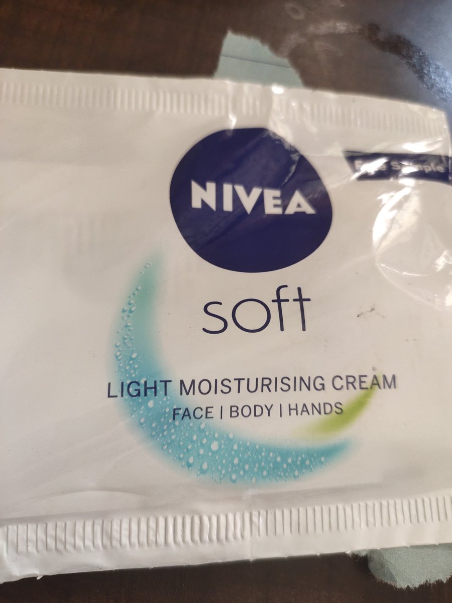 ghate_rasika's tweet photo. @NIVEA_INDIA what is the need to send this piece of plastic garbage with the newspaper THAT TOO IN SUMMERS????????? Such sachets PILE UP AS GARBAGE ON MUMBAI LAND. STOP PRODUCING GARBAGE AND DISTRIBUTING THEM FREE. https://t.co/BanPiWnTvB