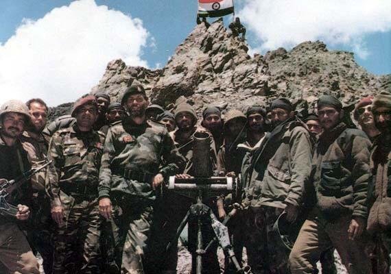 GhatakPlatoon47's tweet photo. With the Brave Soldiers of 13 JAK RIF, Bravest of Brave on Batra Top after we recaptured it 😎🇮🇳 #WhoDaresWins!!
@ankurrommel @Vedmalik1 @gauravcsawant @shreyadhoundial @nitingokhale https://t.co/ipSENNIJpm