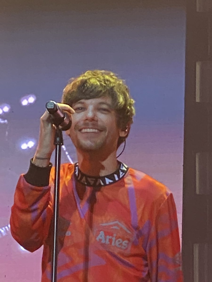 catalinamfs's tweet photo. Quiero comenzar una petición para que louis cante #PerfectNow en la última noche de #LouisTomlinsonWorldTour2022 en chile 🇨🇱, ocupen el #WeWantPerfectNow
#LTWTChile, YO SÉ QUE PODEMOS LOGRARLO ;) https://t.co/UAHCiL9ER6