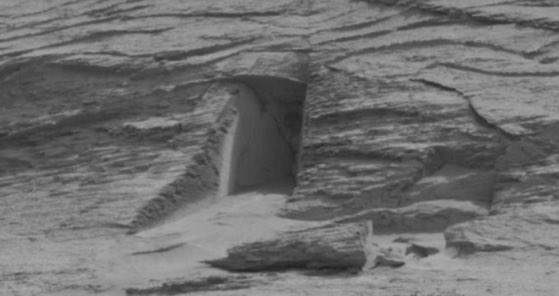 astrogerm's tweet photo. If there were a doorbell with “M. Watney” on the side, definitely a doorway! https://t.co/vLBDFBIgul