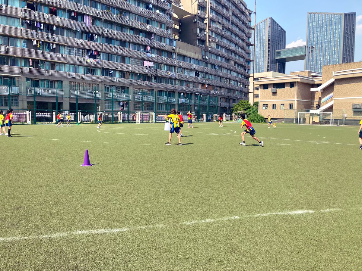 MissNicholaAnn's tweet photo. Marked out a dodgy #KiORahi field by hand for G9 Indigenous Unit and the S have been LOVING it ! Now I need to work on my pronunciation😅. #PE #PHE #aisaEd #IBMYPPHE #MYPPHE https://t.co/wrw7927ZbF